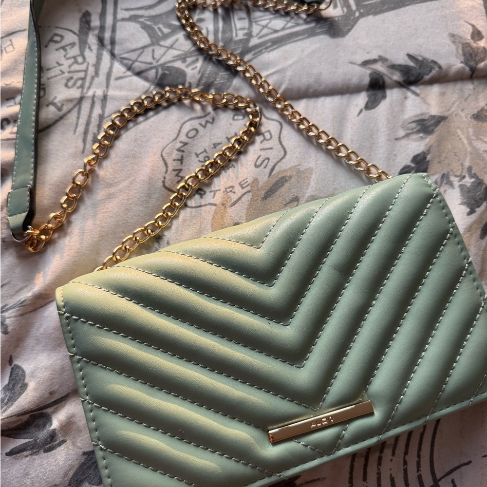 Elegant Green Quilted Chain Bag